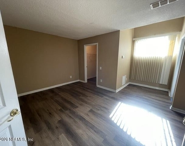 8907 Hampton Landing Drive E - Photo Thumbnail 42