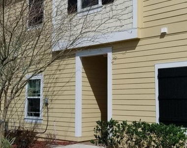 131 Burnett Court - Photo Thumbnail 2