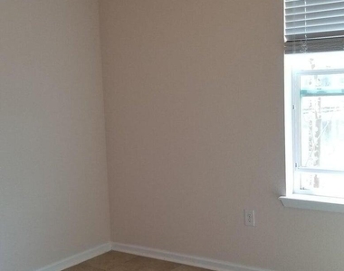 131 Burnett Court - Photo Thumbnail 8