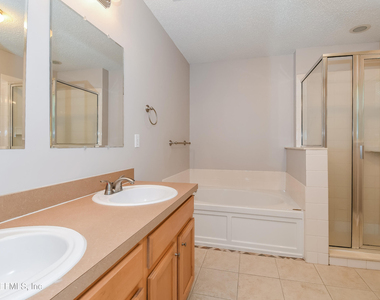 12579 Woodfield Circle W - Photo Thumbnail 9