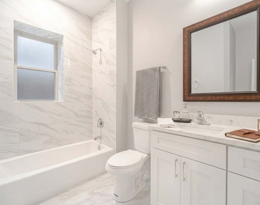 13443 Greenwood Avenue - Photo Thumbnail 11