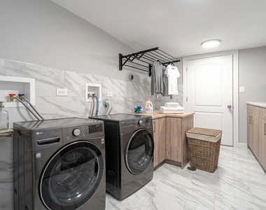13443 Greenwood Avenue - Photo Thumbnail 12