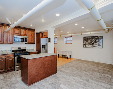 622 W Briar Place - Photo Thumbnail 7