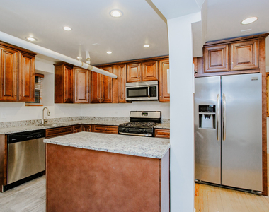 622 W Briar Place - Photo Thumbnail 8