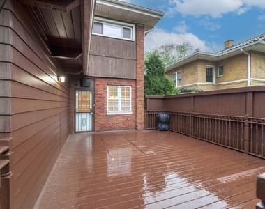 6833 S Cregier Avenue - Photo Thumbnail 36