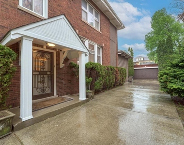6833 S Cregier Avenue - Photo Thumbnail 2