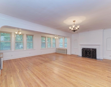6833 S Cregier Avenue - Photo Thumbnail 5