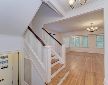 6833 S Cregier Avenue - Photo Thumbnail 4