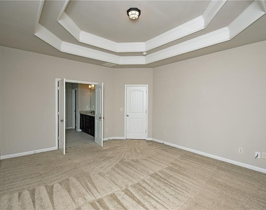 7490 Silk Tree Pointe - Photo Thumbnail 15