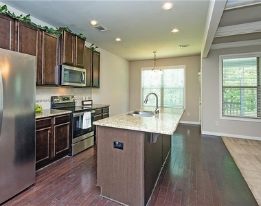7490 Silk Tree Pointe - Photo Thumbnail 5
