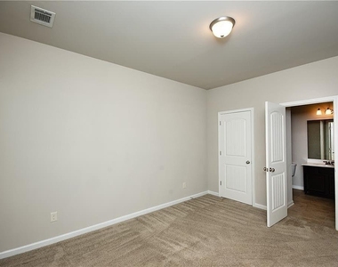 7490 Silk Tree Pointe - Photo Thumbnail 13