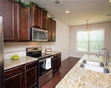7490 Silk Tree Pointe - Photo Thumbnail 7