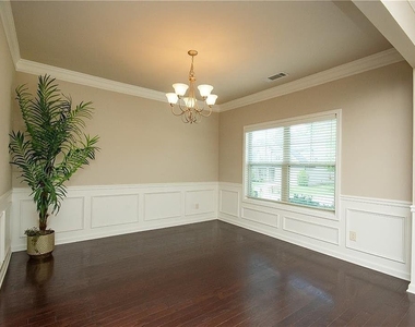7490 Silk Tree Pointe - Photo Thumbnail 2