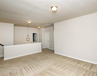 7490 Silk Tree Pointe - Photo Thumbnail 10