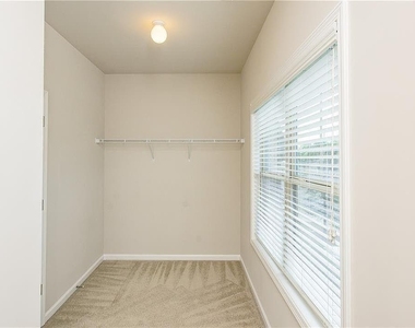 7490 Silk Tree Pointe - Photo Thumbnail 12