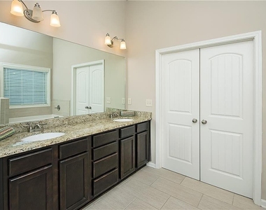 7490 Silk Tree Pointe - Photo Thumbnail 18