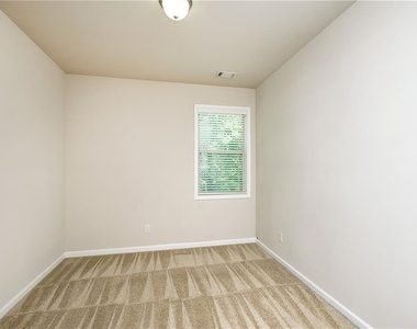 7490 Silk Tree Pointe - Photo Thumbnail 11