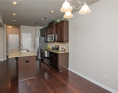 7490 Silk Tree Pointe - Photo Thumbnail 4
