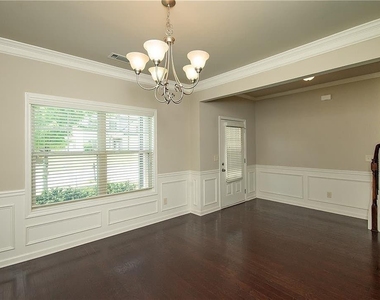 7490 Silk Tree Pointe - Photo Thumbnail 8