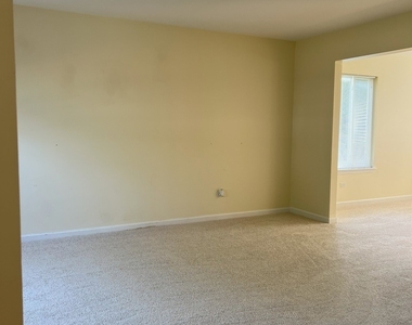 2308 Sedgwick Court - Photo Thumbnail 12