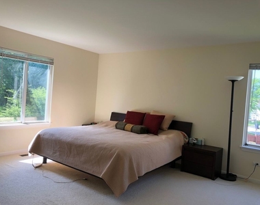 2308 Sedgwick Court - Photo Thumbnail 13