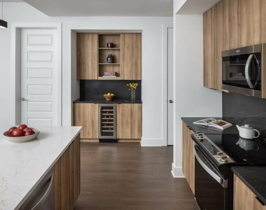 10 Tower Street Nw - Photo Thumbnail 2