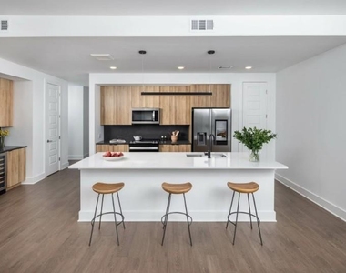 10 Tower Street Nw - Photo Thumbnail 2