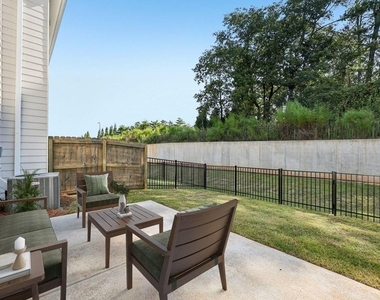 352 Stately Oaks Court - Photo Thumbnail 40