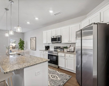 352 Stately Oaks Court - Photo Thumbnail 12