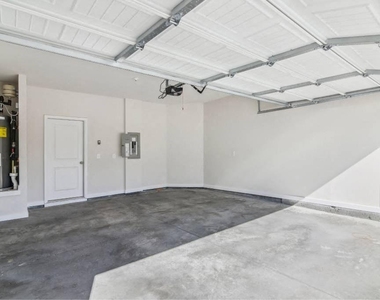 352 Stately Oaks Court - Photo Thumbnail 40