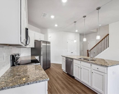 352 Stately Oaks Court - Photo Thumbnail 12