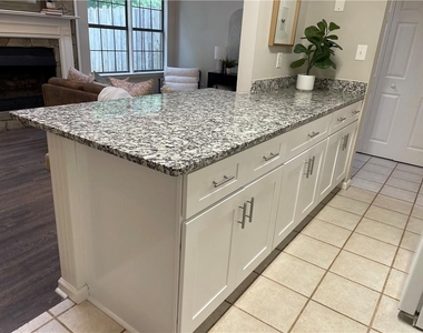 1068 Travelers Trail Nw - Photo Thumbnail 3