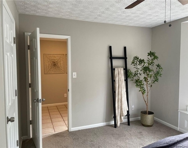 1068 Travelers Trail Nw - Photo Thumbnail 20