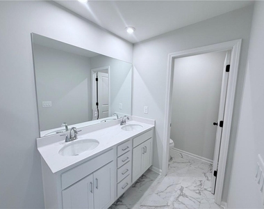 560 Aberdeen Meadow Lane - Photo Thumbnail 12