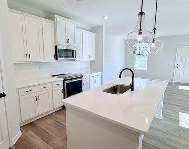 560 Aberdeen Meadow Lane - Photo Thumbnail 6