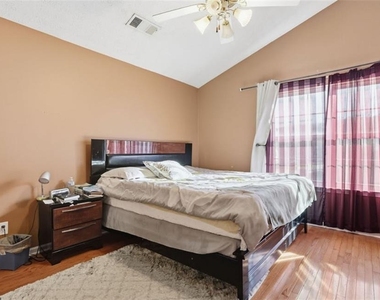 205 Oak Grove - Photo Thumbnail 7