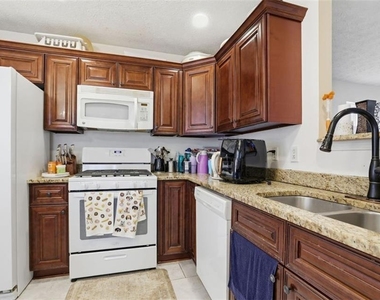205 Oak Grove - Photo Thumbnail 5