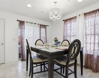 205 Oak Grove - Photo Thumbnail 3