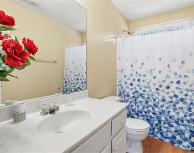 205 Oak Grove - Photo Thumbnail 10