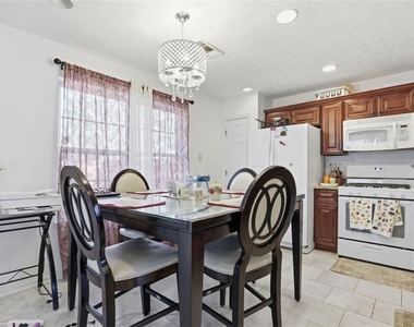 205 Oak Grove - Photo Thumbnail 4