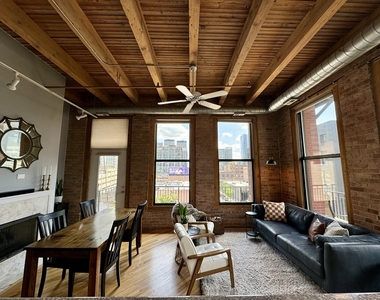 616 W Fulton Street - Photo Thumbnail 4