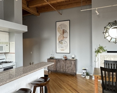 616 W Fulton Street - Photo Thumbnail 10