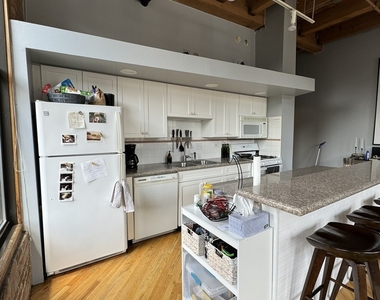 616 W Fulton Street - Photo Thumbnail 7