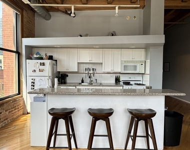 616 W Fulton Street - Photo Thumbnail 8