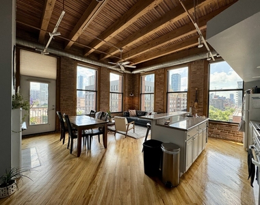 616 W Fulton Street - Photo Thumbnail 3