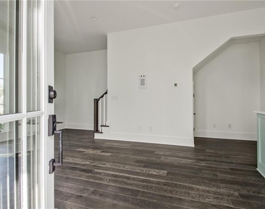 135 Carlyle Lane - Photo Thumbnail 4