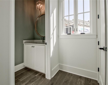 135 Carlyle Lane - Photo Thumbnail 10