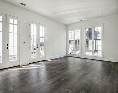 135 Carlyle Lane - Photo Thumbnail 5