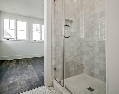 135 Carlyle Lane - Photo Thumbnail 17