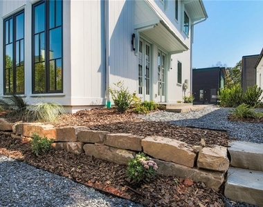 135 Carlyle Lane - Photo Thumbnail 2